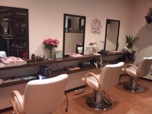 ヘアメイク アバンティ(hair make Avanti)の雰囲気（落ち着いた雰囲気の店内でくつろげます）