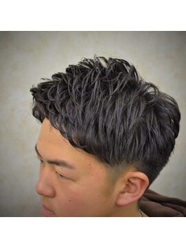 バーニーズ バーバークラブ(BARNEYS BARBER CLUB) パーマショートスタイル