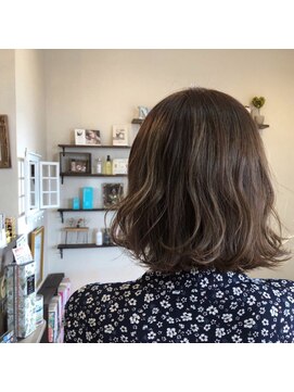 シロトータルデザイン(shiro total design) パツっとボブ×ハイライト×アッシュベージュ