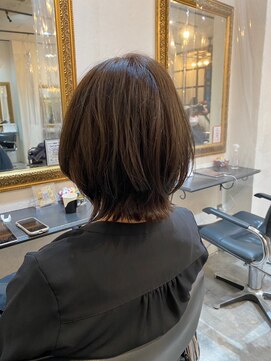 ナンバー ジルバ 立川(N° jillva) センターパート韓国風くびれヘア