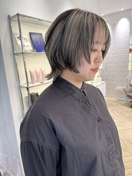 ステア ケース(stair case) メリハリハイライト　一色染めのブリーチ卒業