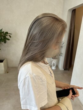 イルプロム 御厨店(illuprom.) プラチナベージュ（ブリーチあり）