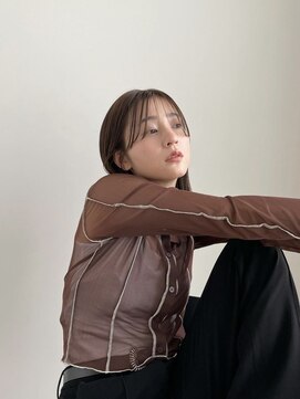 エイチ(811) グレージュハンサムショートレイヤーカットセミロングボブヘア