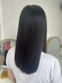 オージュア×縮毛矯正で叶える極上のうるつや髪。ダメージレスな施術で、触れたくなる柔らかさへ♪