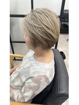 ピックアップ(ｐｉｃｋ ｕｐ)&nbsp;60代　ショートカット　白髪ぼかし