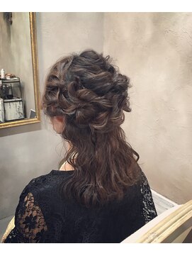 エトランジェ(Etrange) 編み込みハーフアップアレンジ☆