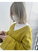 ホワイトグレージュ×ボブ