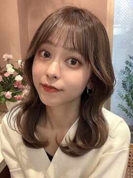 ユニ 表参道(uni) フェザーバングとレイヤーで大人かわいいオルチャンヘア