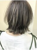 カーキベージュ