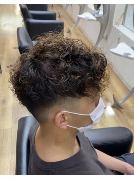 アネックスジャパン ゆめタウン高松店(ANNEX JAPAN) スペインカール/フェードカット/バーバースタイル/外国人風