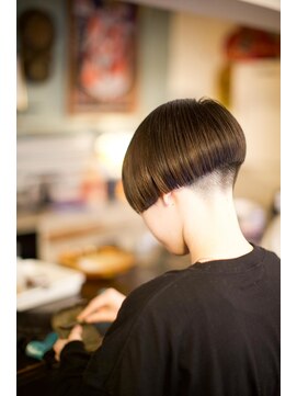 スリースリーナイン ヘアーアンドメイク(339 hair&make) カリアゲパッツンラインボブ