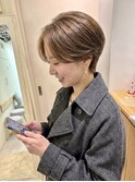 白髪ぼかしで明るく見える大人ショート