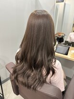 カミエ(kamie) 透き通るベージュロング×上質な艶感