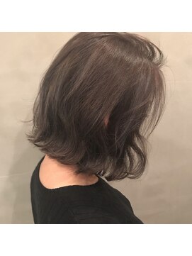 リリ(Riri) 切りっぱなしミニボブ