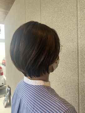 ラソ プエルト(LAZO puerto) 丸みとくびれのショートボブ