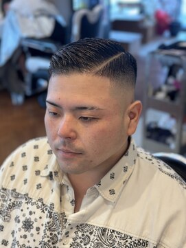 ゼロスバーバー(0's BARBER SHOP) スキンフェード/バーバースタイル/アイロンパーマ/ビジネス