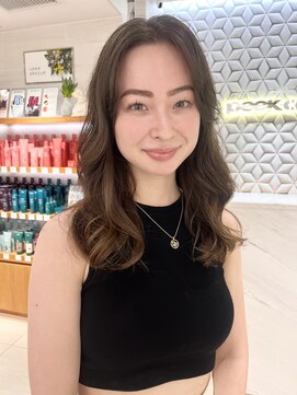 ピークアブー アヴェダ ギンザシックス(PEEK-A-BOO AVEDA GINZASIX) レイヤー　顔まわりレイヤー　小顔ヘア　ミディアム