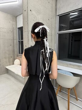 ヒン(HIN) リボンでおしゃれになるお呼ばれスタイル
