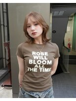ロシェ 横浜店(loche)&nbsp;ハッシュカット×ミディアムレイヤー×ミルクベージュ横浜駅