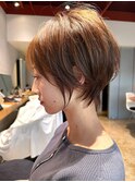 横顔まで美人見え。ふんわりくびれショート/ショートレイヤー