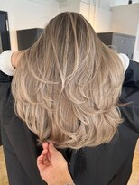 メリー オオサカ(Merly Osaka)&nbsp;外国人風ハイトーンなバレイヤージュ_くすみホワイトベージュ_