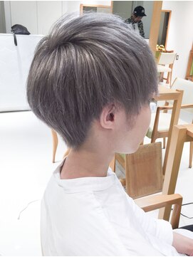 デイズ(days) イメチェンくびれショートカット ホワイトアッシュグレージュ