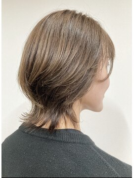 ミシュタ(mishuTA) 肩上大人ウルフスタイル