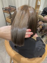 クエ(QUE) オリーブベージュ/ブリーチなしダブルカラー/横浜