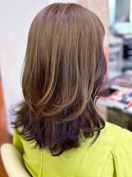 アークスヘアー くびレイヤーエモージュ斜めバング小顔似合わせカットミディアム