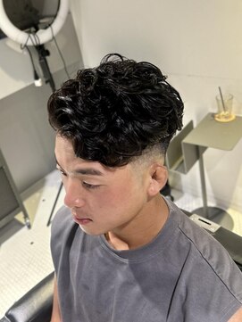 フランクスバーバーザスタンド(Frank’s barber the stand) スペインカール/スパイキーショート/フェザーパーマ飯田橋T