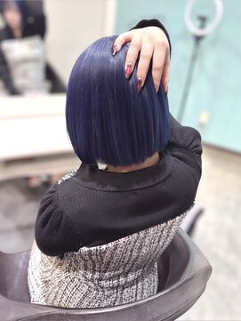 ラニシス ヘアー(Lanisis Hair) ネイビーブルー×ショートボブ