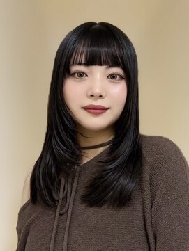 顔周りで遊ぶハイレイヤーカット/顔周り似合わせカット