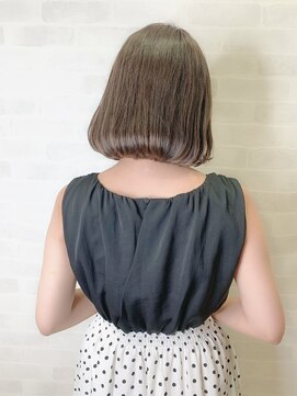 エミュスト(Emuest) 内巻きボブ+骨格補正カット