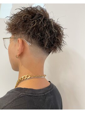 スキル(SKILL) スキンフェードツイストハイライトショート