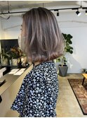 主張しすぎないバレイヤージュ_silky greige color_