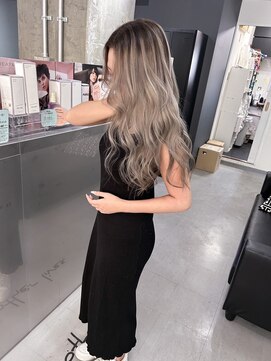 キング 枚方店(K!ng) 【枚方、高槻、梅田】ホワイトベージュ