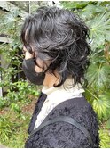 黒髪フェミニンウルフパーマ
