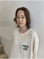 バズ(BUZZ) 癖毛をいかしたミディアムウルフ！