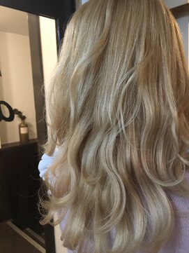 アゴーグ(agog) 【外国人風】ミルクティー×ブロンド