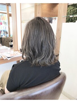 ソッカ(socca) ブリーチなし暗めだけど透明感あるアッシュグレー