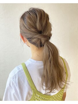 リアン(Lien) ポニーテール/アレンジ/ロング/グレージュ/MARINA