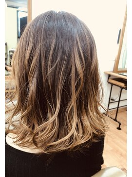 ミリ(milli) 外ハネグラデーションカラー