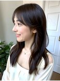 黒髪ゆる巻き大人ヘアスタイル タンバルモリ前髪なし セミロング