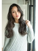女性らしさを演出するラフウェーブ