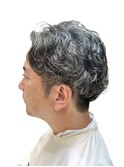 大人の魅力◎白髪パーマ刈り上げでダンディに