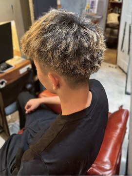 ブリーチ ハイトーン 抜きっぱなしブロンド メンズショート 20代