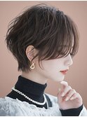 前髪長めのレイヤーショートボブ