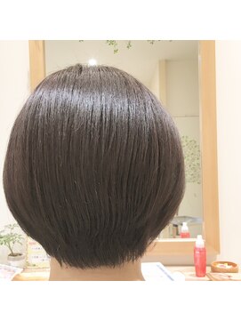 ナノハナ 卵のようにツルンとした艶やかなボブ