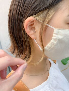 テトヘアー(teto hair) インナーカラー、ベージュ、外ハネボブ、ブリーチオンカラー
