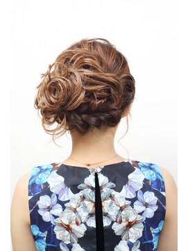 ヘアアンドメイク スタジオ ラプラス(HAIR&MAKE STUDIO rapLus) セレブ風シニヨンアップ